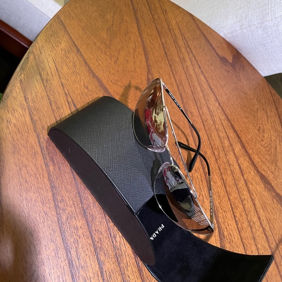 prada sunglasses - Picture 3 of 4